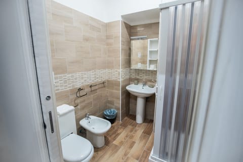 Comfort Room, City View | Bathroom | Shower, rainfall showerhead, eco-friendly toiletries, hair dryer