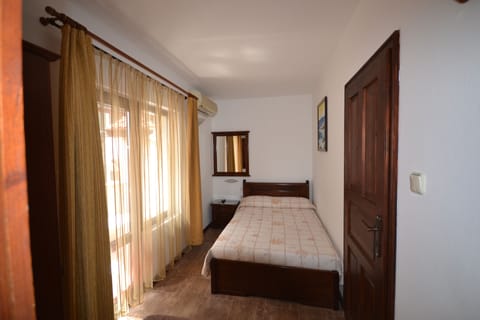 Economy Single Room | Desk, iron/ironing board, free WiFi, bed sheets