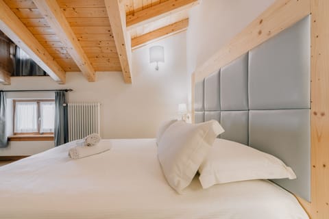 Egyptian cotton sheets, premium bedding, down comforters