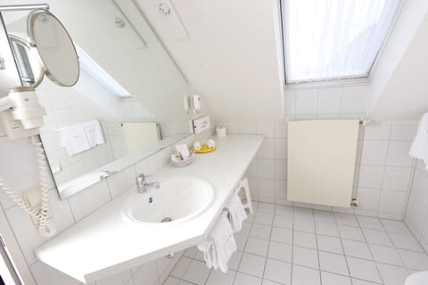 Double Room, Vineyard View | Bathroom | Shower, rainfall showerhead, hair dryer, slippers