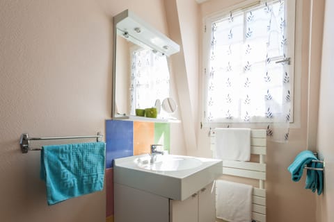 Free toiletries, hair dryer