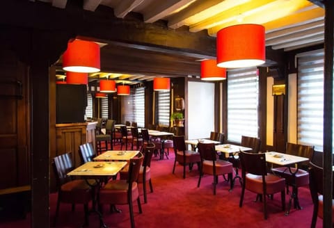 Buffet breakfast on weekdays (EUR 12 per person)