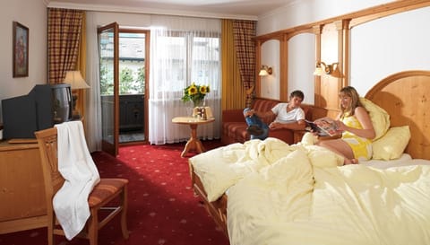 Comfort Double Room | Minibar, in-room safe, desk, soundproofing