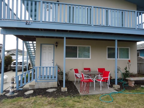 sitting area in front, front  yard is now pavers