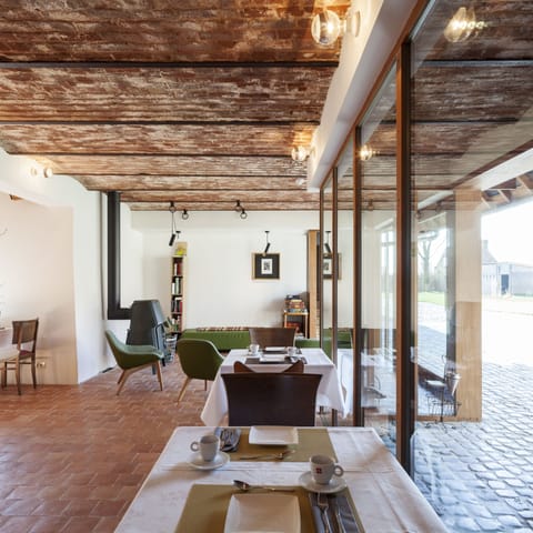 Free daily full breakfast