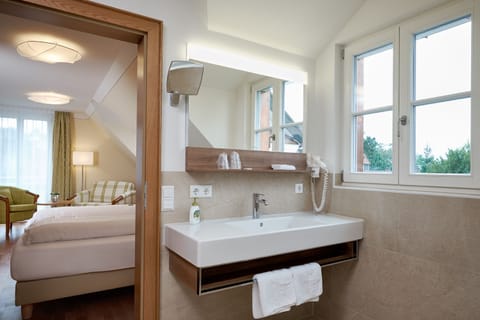 Deluxe Double Room | Minibar, in-room safe, desk, blackout drapes