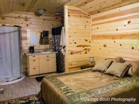 Comfort Cabin, 1 Queen Bed | Bed sheets