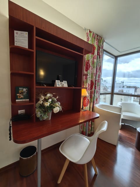 Double Room (Prestige) | Living area | 22-inch flat-screen TV with digital channels, TV