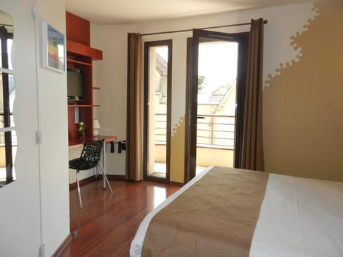 Standard Double Room | Desk, soundproofing, free WiFi, bed sheets