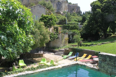 The pool and the house
