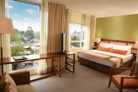 Junior Suite, 1 King Bed | Egyptian cotton sheets, premium bedding, down comforters, pillowtop beds