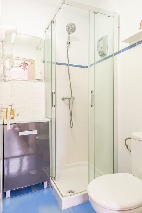 Deluxe Double Room, Private Bathroom, Garden Area | Bathroom | Shower, rainfall showerhead, free toiletries, hair dryer