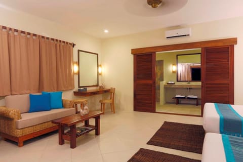 Premier Room | Minibar, in-room safe, desk