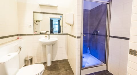 Comfort Double or Twin Room, Ensuite | Bathroom | Hair dryer, towels