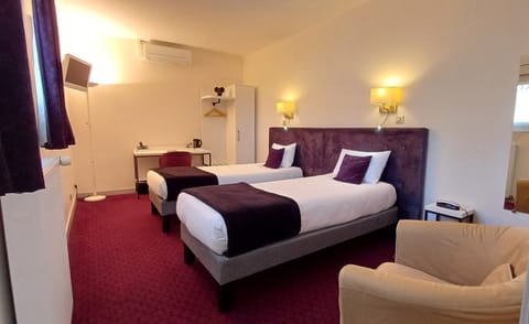 Standard Room, 2 Twin Beds | Desk, blackout drapes, iron/ironing board, free WiFi