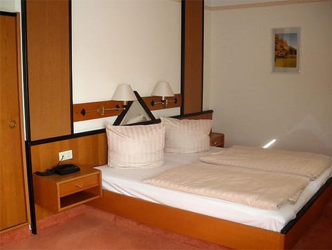 Double Room | Minibar, desk, soundproofing, rollaway beds