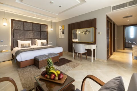 Pool Suite, Sea View (Posh Club) | Free minibar, in-room safe, individually decorated