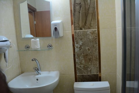 Standard Room | Bathroom | Shower, free toiletries, hair dryer, slippers