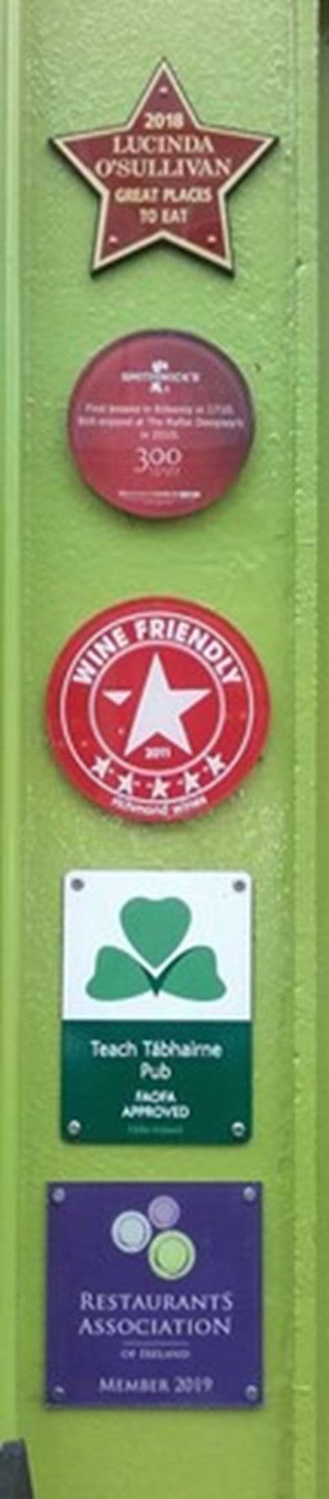 Breakfast, lunch, dinner served; Irish cuisine