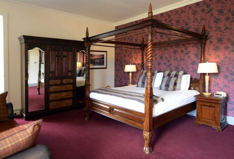 4 Poster Double Room with Loch View | Egyptian cotton sheets, premium bedding, pillowtop beds