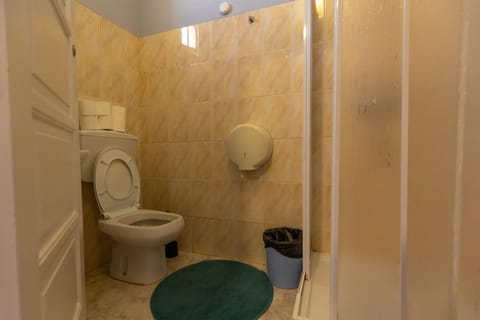 Single Room, Private Bathroom | Bathroom | Towels, toilet paper