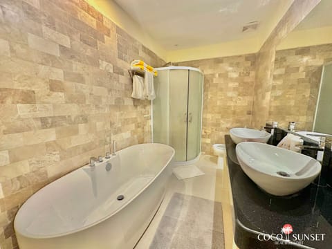 Sunset Villa Suite | Bathroom | Shower, rainfall showerhead, free toiletries, hair dryer