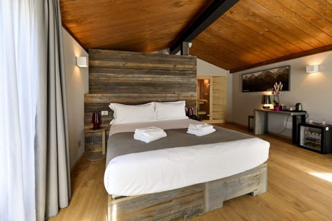 Luxury Suite, Terrace (Private Pool and Sauna) | Hypo-allergenic bedding, minibar, in-room safe, individually decorated