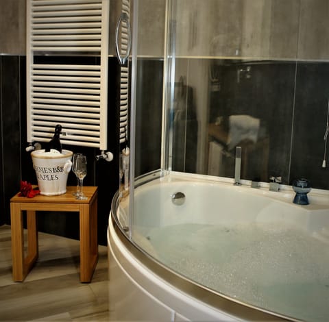 Luxury Room, Multiple Beds, Hot Tub, City View | Bathroom | Free toiletries, hair dryer, slippers, bidet