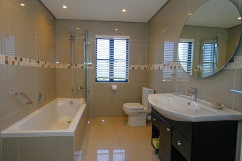 Standard Double or Twin Room, Bathtub, Ocean View (Room 2) | Bathroom | Designer toiletries, hair dryer, towels