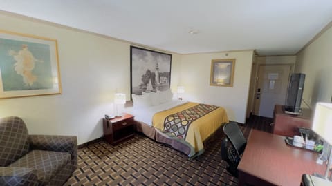 Standard Room, 1 King Bed | In-room safe, desk, iron/ironing board, free WiFi