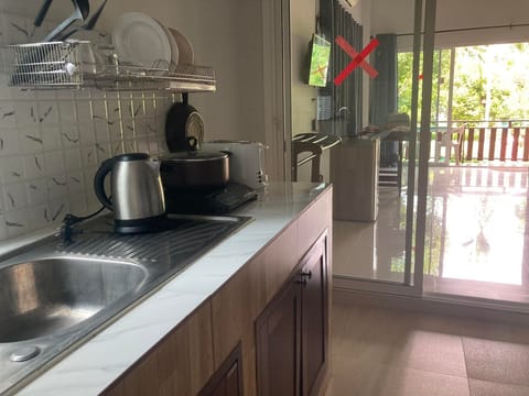 Fridge, stovetop, electric kettle, cookware/dishes/utensils