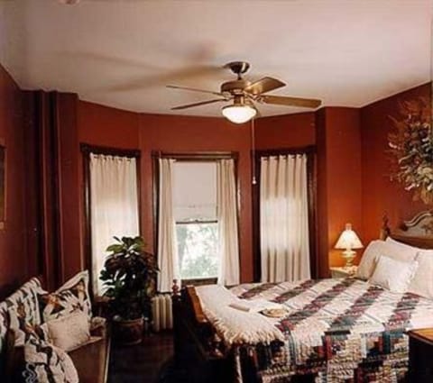 Maryland Room | Individually decorated, iron/ironing board, free WiFi, bed sheets
