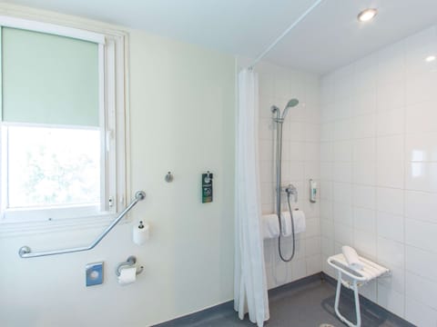 Twin Room, 2 Twin Beds | Bathroom | Shower, eco-friendly toiletries, hair dryer, towels