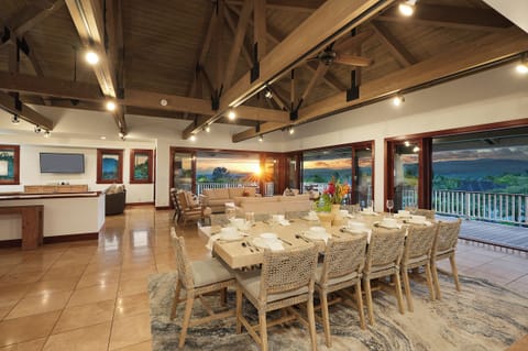 GREAT ROOM SUNSET INDOOR OR OUTDOOR DINING!