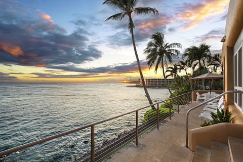 WATCH THE SUNSET FROM THE UPSTAIRS LANAI
