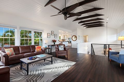 LIVING ROOM UPSTAIRS LOOKING TOWARDS KITCHEN