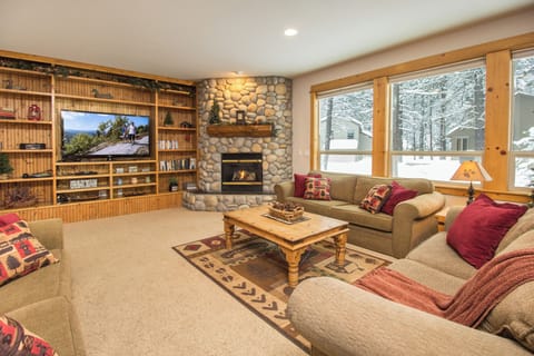 Beautiful Great Room / River Rock Fireplace / Comfortable Lodge Furniture