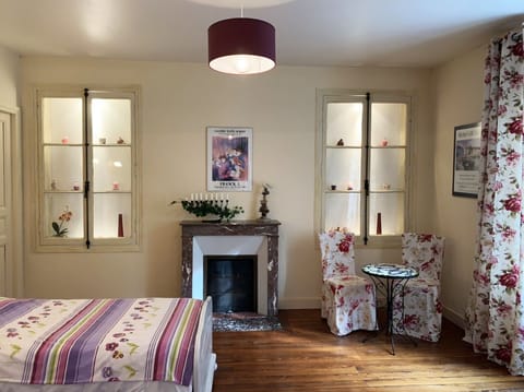 Double Room (Art floral) | Individually decorated, individually furnished, desk, soundproofing