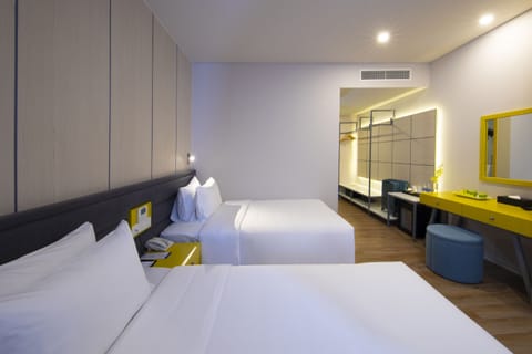 Junior Suite, 2 Twin Beds, City View | Egyptian cotton sheets, premium bedding, memory foam beds, minibar