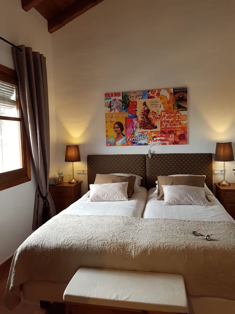 Hypo-allergenic bedding, free WiFi, bed sheets