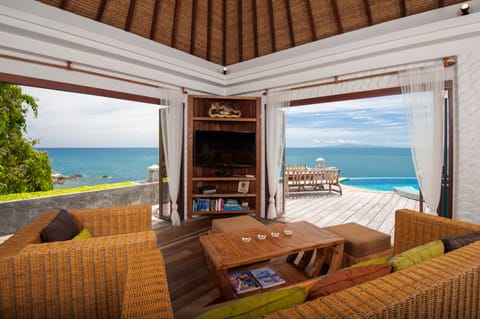 Eagle Villa, Ocean and Beach View  | Living room