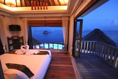 Eagle Villa, Ocean and Beach View  | Premium bedding, pillowtop beds, minibar, in-room safe