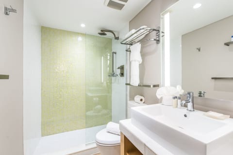 Deluxe Room, 1 King Bed | Bathroom | Shower, rainfall showerhead, designer toiletries, hair dryer