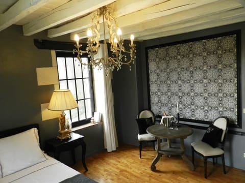 Double Room | Individually decorated, individually furnished, blackout drapes