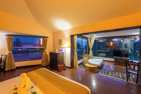 Suite with Sea View | Premium bedding, memory foam beds, in-room safe, desk