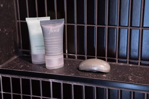 Shower, rainfall showerhead, free toiletries, hair dryer