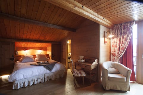 Double Room (La chambre de Jeanne) | 1 bedroom, premium bedding, down comforters, individually decorated