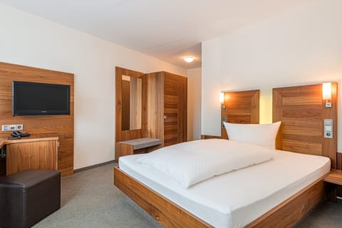 Business Double Room | In-room safe, desk, laptop workspace, blackout drapes