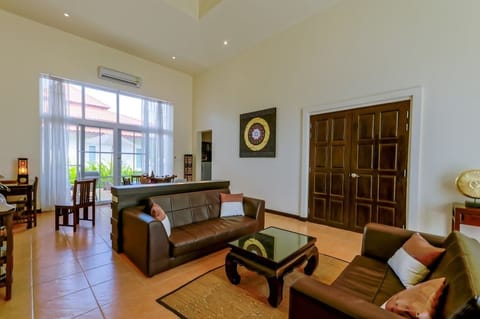 2 Bedrooms Villa | Living room | Flat-screen TV