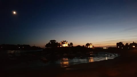 Beach nearby, beach towels, scuba diving